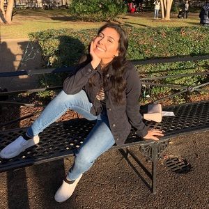 Meet your Posher, Nayeli